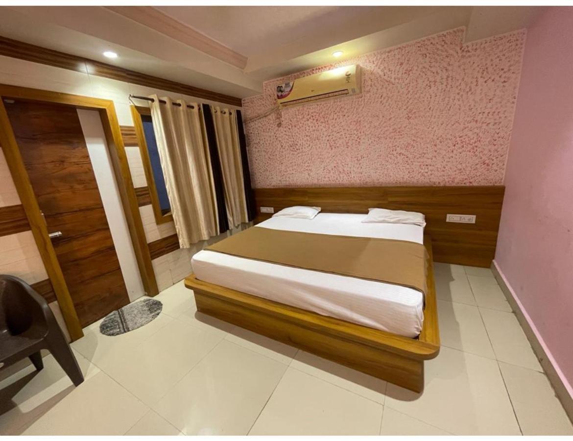 Hotel Sukhnath, Somnāth Esterno foto
